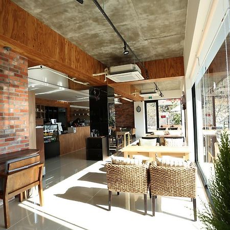 Radiance Tourist Hotel Geoje Exterior foto