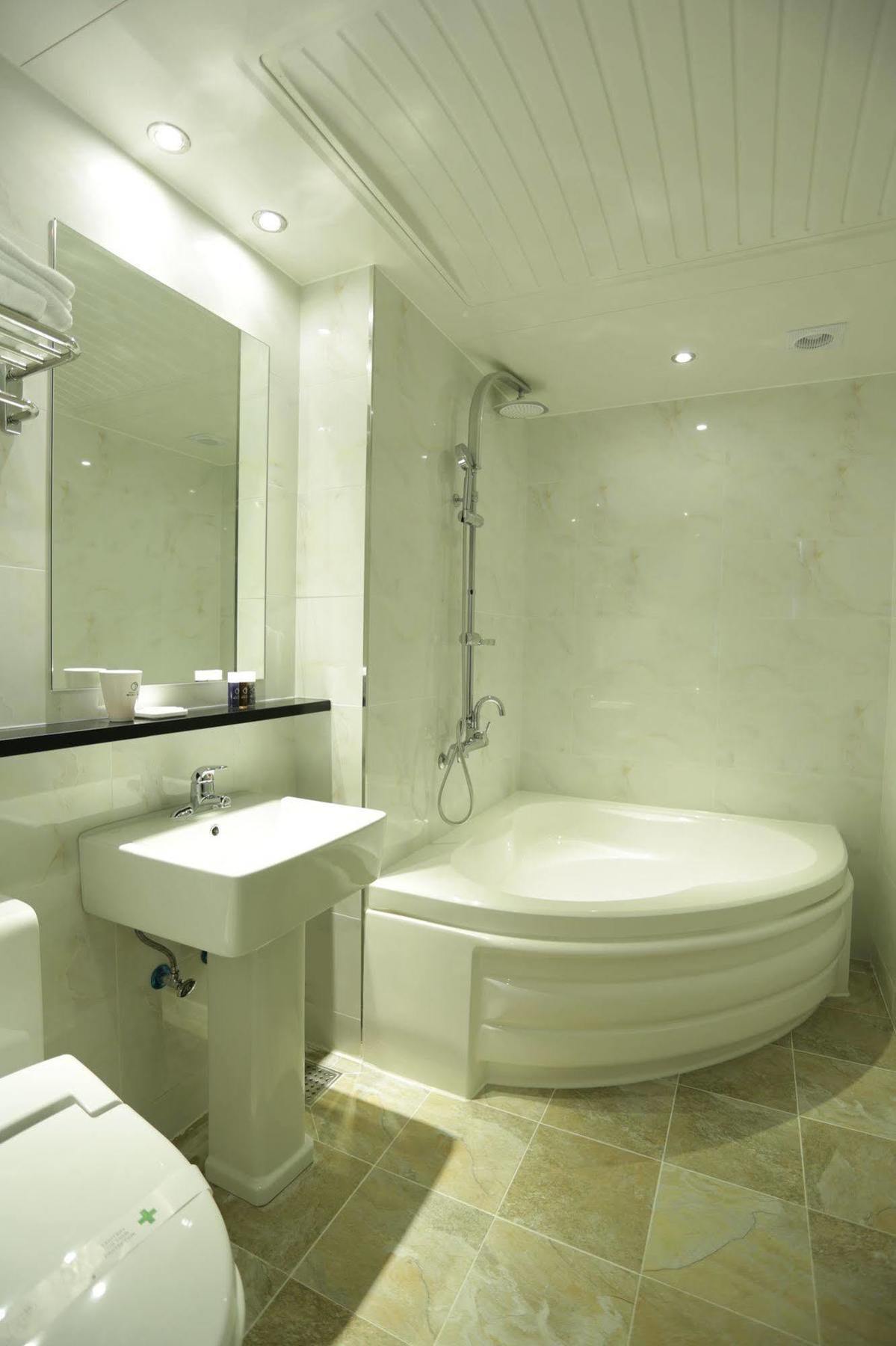 Radiance Tourist Hotel Geoje Exterior foto