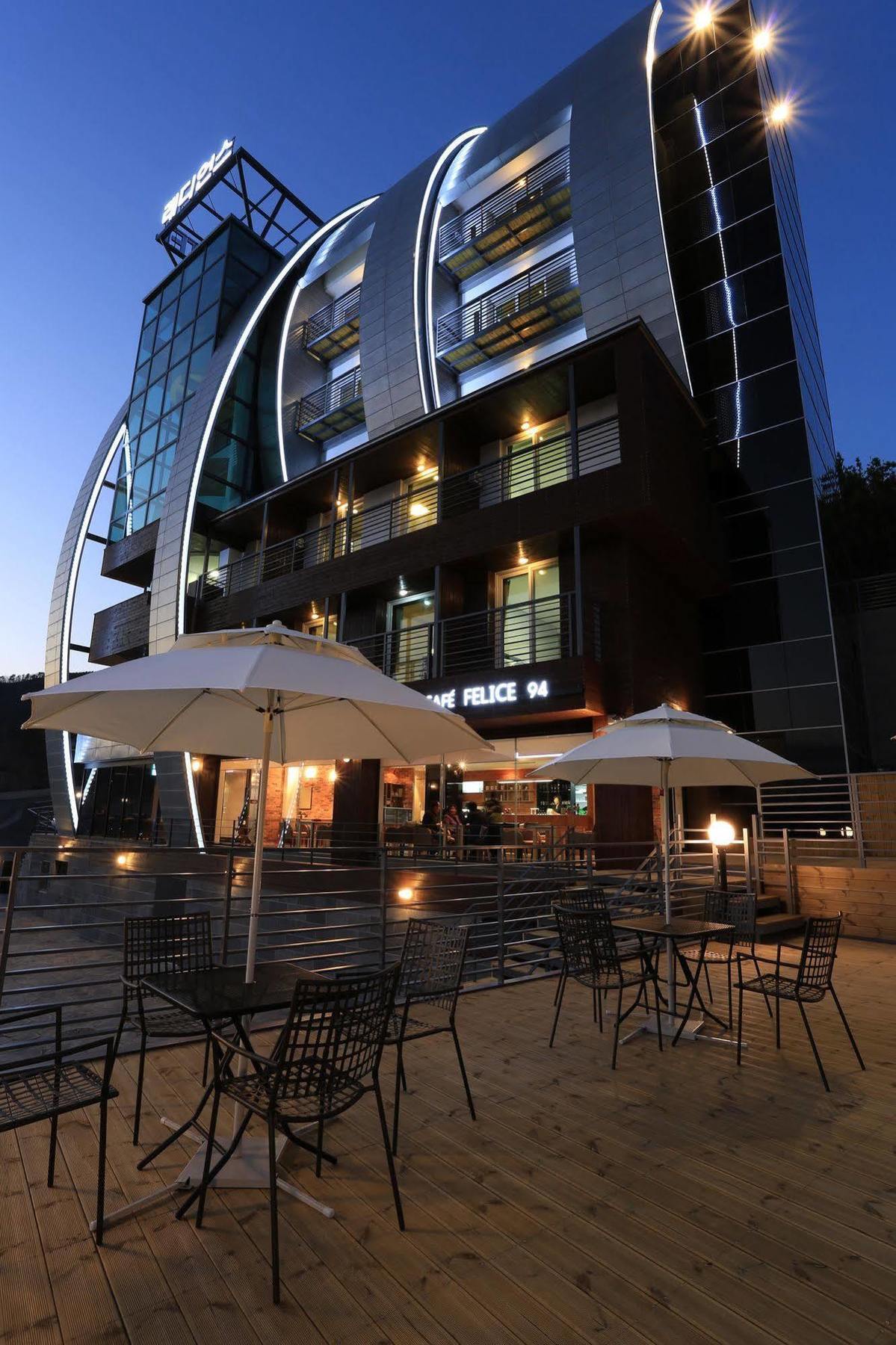 Radiance Tourist Hotel Geoje Exterior foto