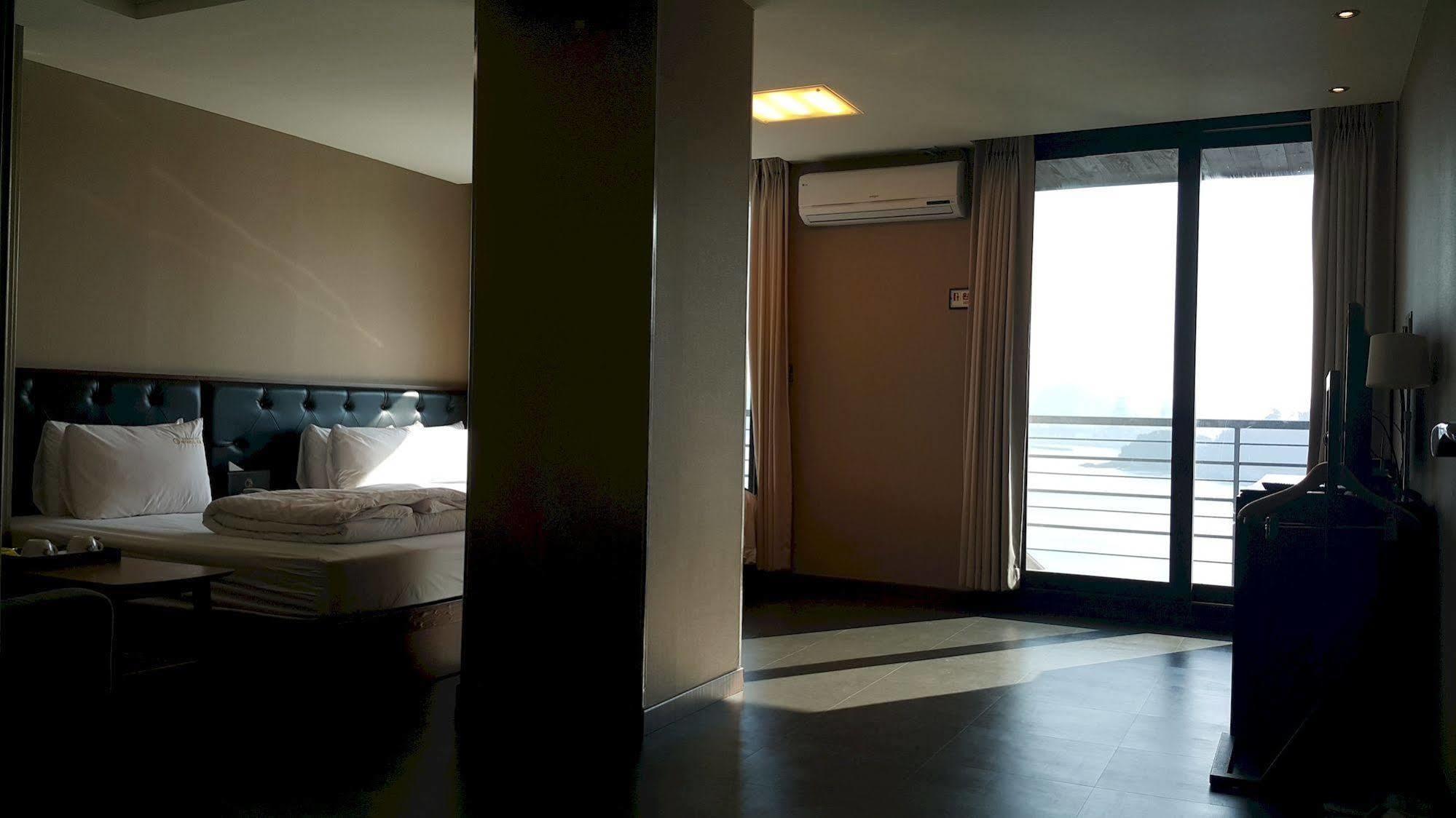 Radiance Tourist Hotel Geoje Exterior foto